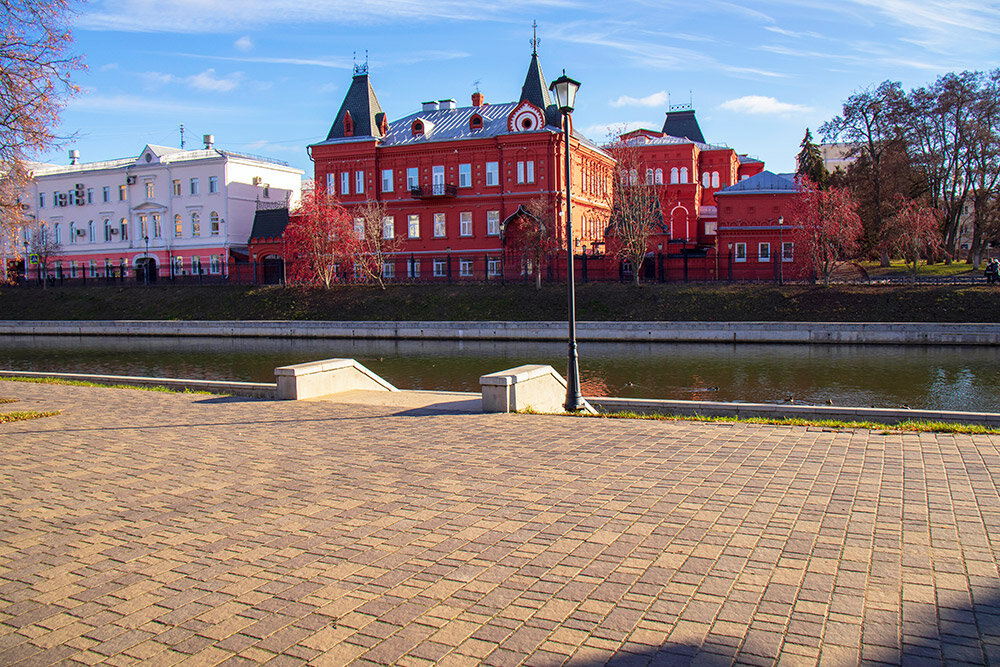 Старый город черный и серый